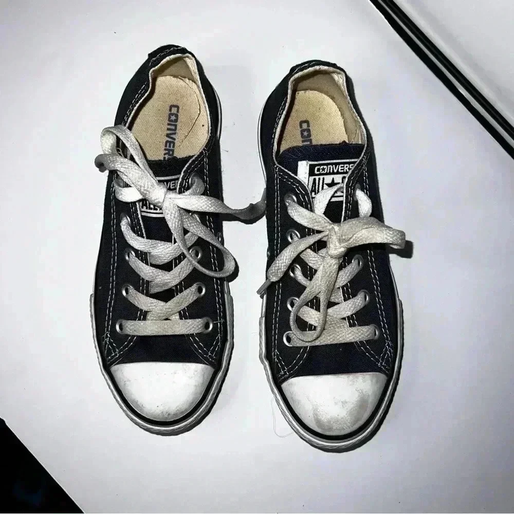 Converse Chuck Taylor all star shoes youth size 1 Grey & White Barely Worn